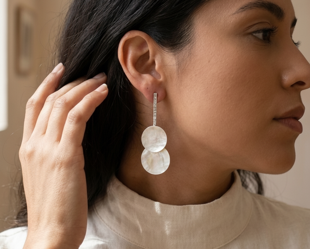pendientes magda + nacar cafe orfebreria puestas