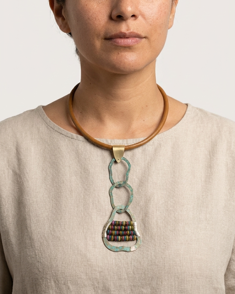 collar arggi diseño de autor puesto