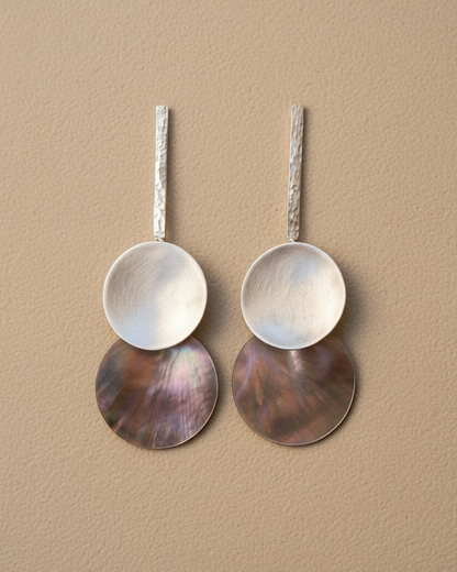 pendientes magda + nacar joyas de autor  frontal